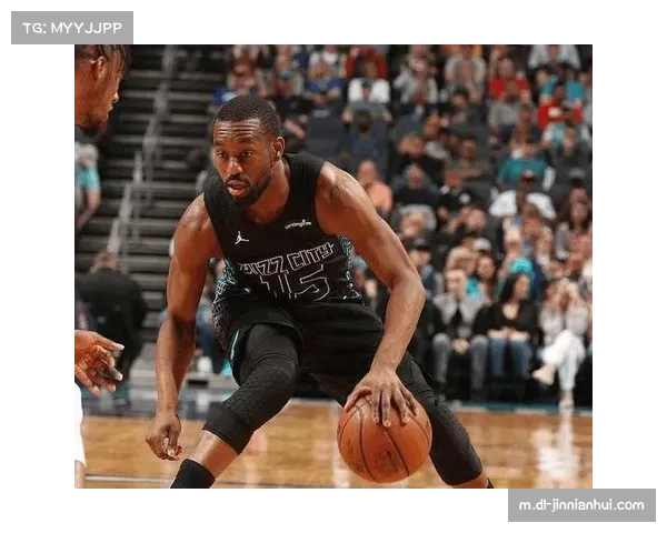 鹈鹕连续挡拆攻势解析 根据防守反应做出最优进攻选择